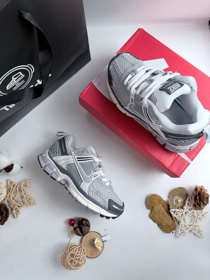 Nike Vomero 5 Grey