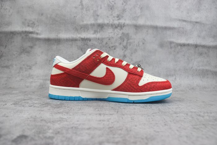 Nike Dunk Low LX “Just Do It”