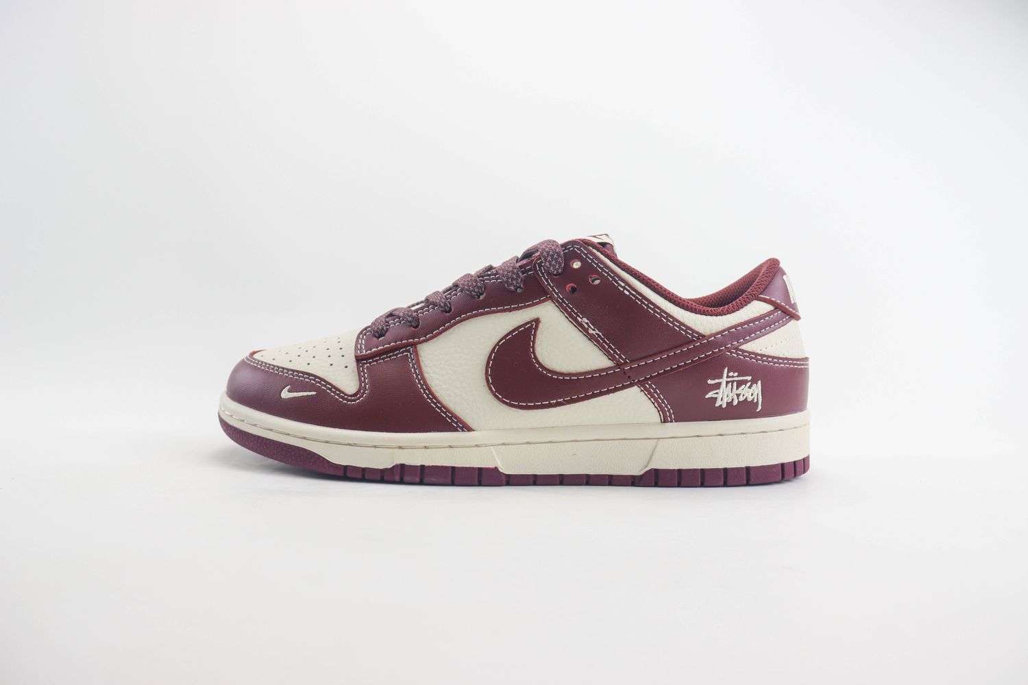 Nike SB Dunk Low x Stussy 134