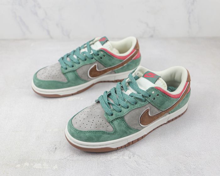 Otomo Katsuhiro x NK SB Dunk Low "Steamboy OST" 17