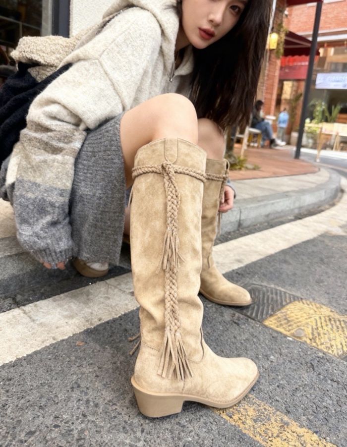 𝑩𝒐𝒐𝒕𝒔 💛🧡