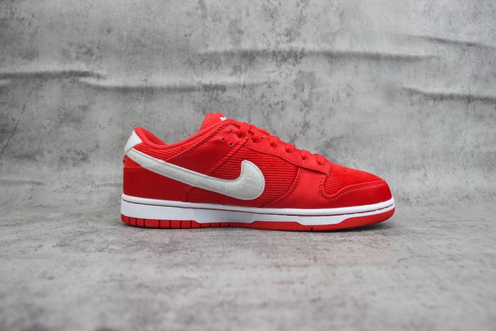 Nike Dunk Low Valentine's Day 