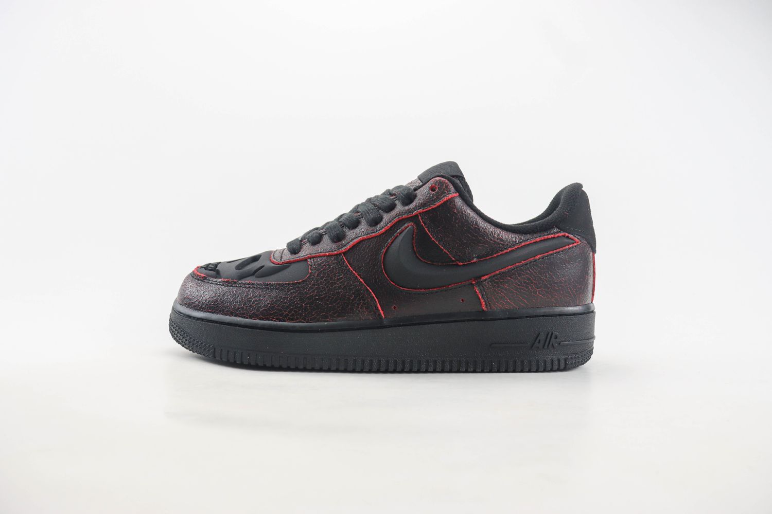 Nike Air Force 1 Low Retro QS Halloween Skull