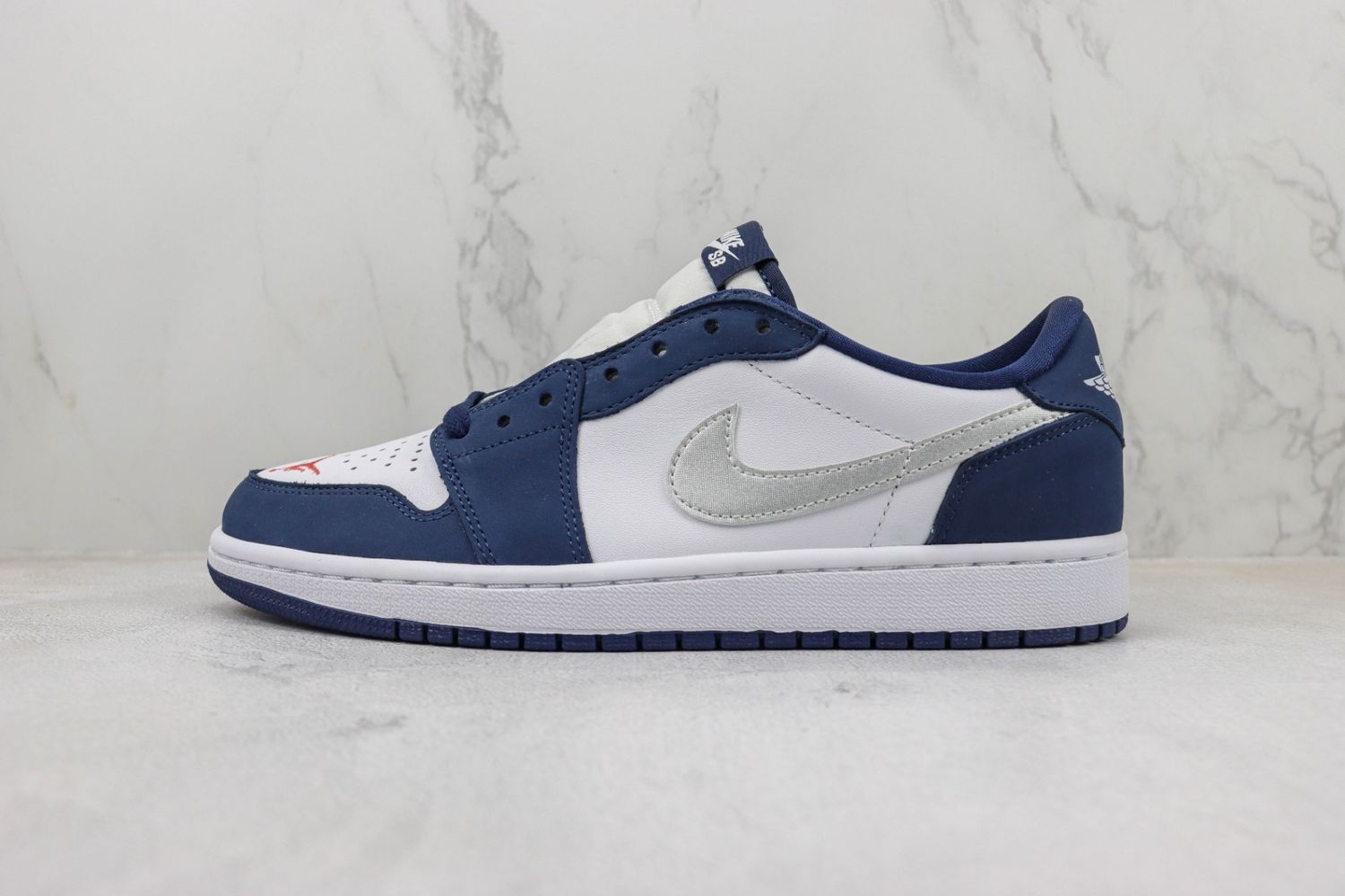 Jordan 1 Low SB Midnight Navy