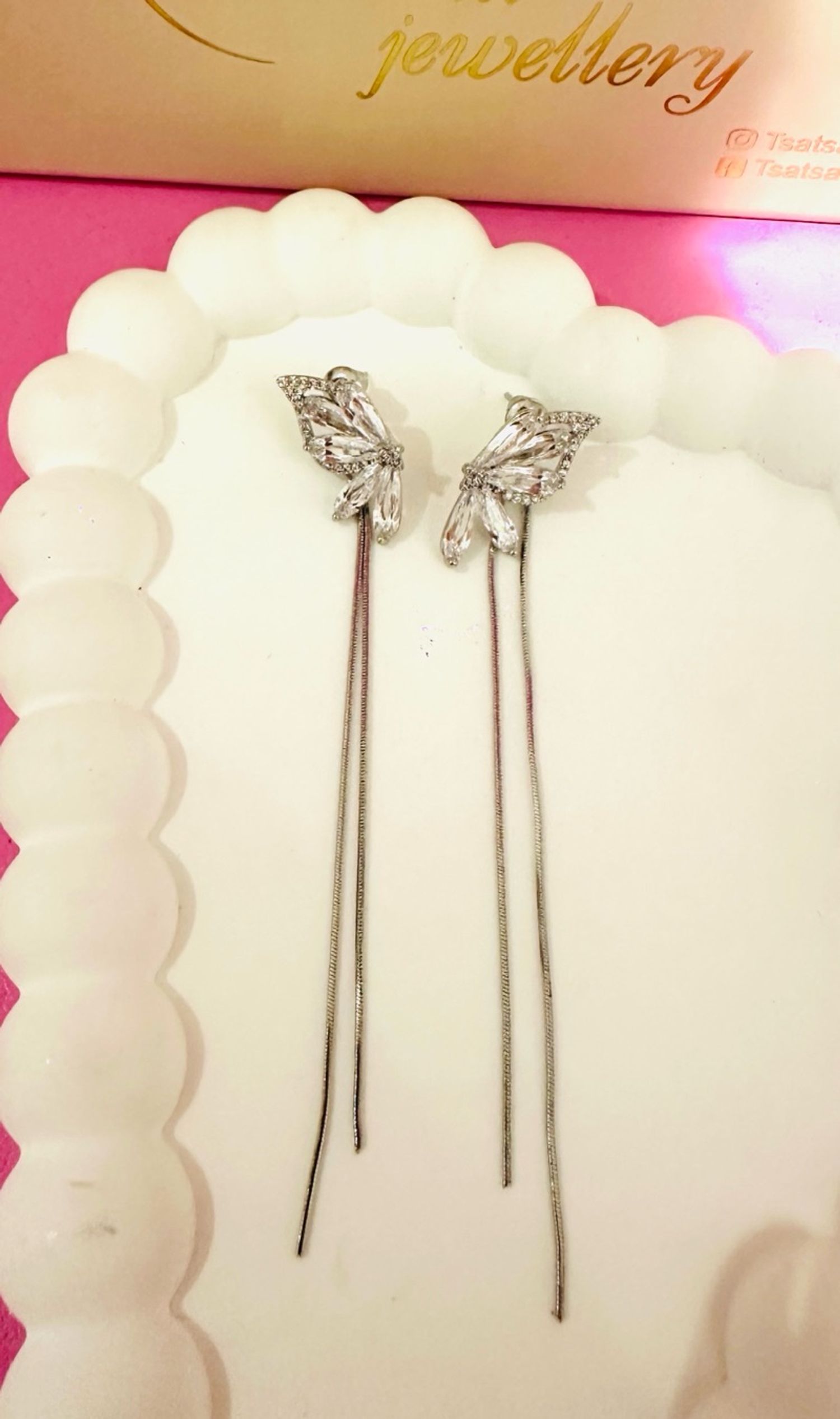 Унждаг ээмэг