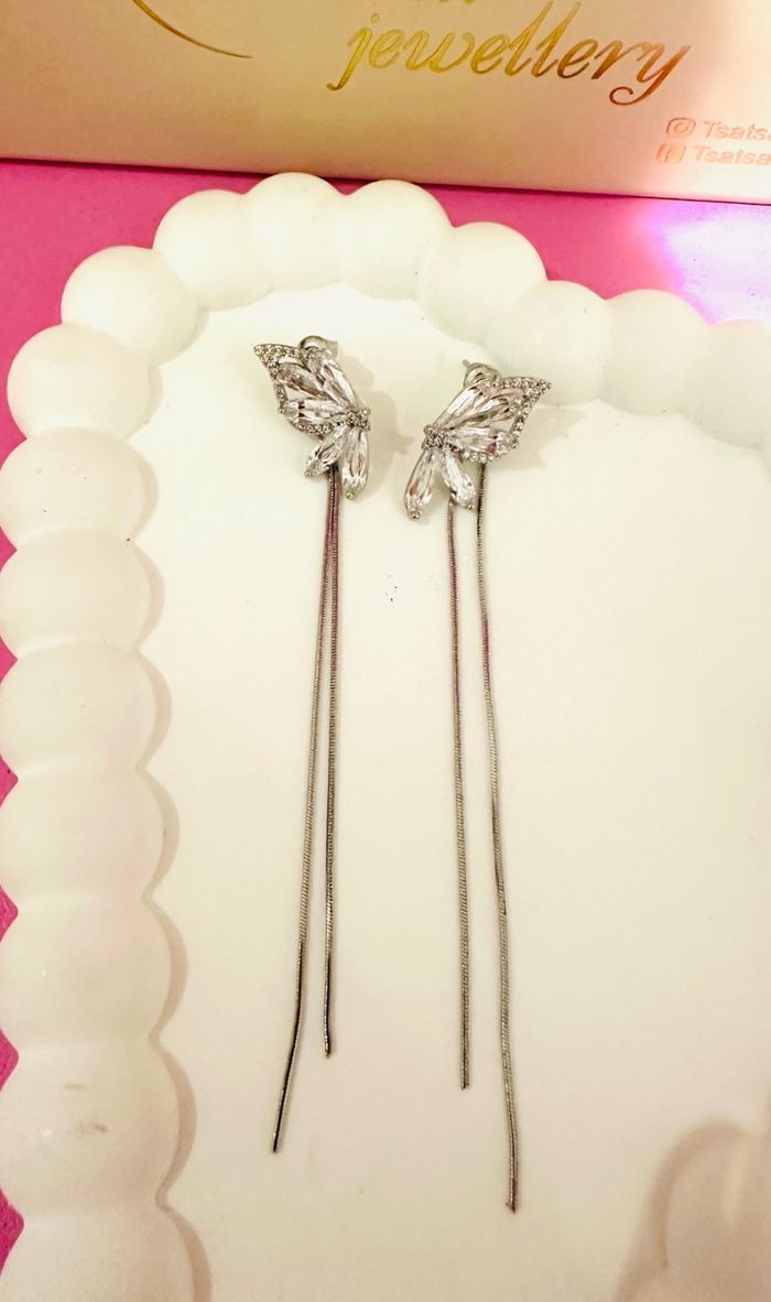 Унждаг ээмэг