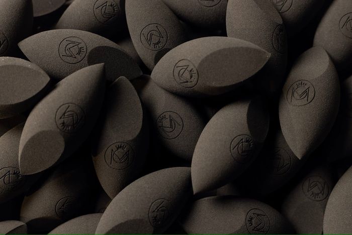 MAGGIE MAKEUP SPONGE 