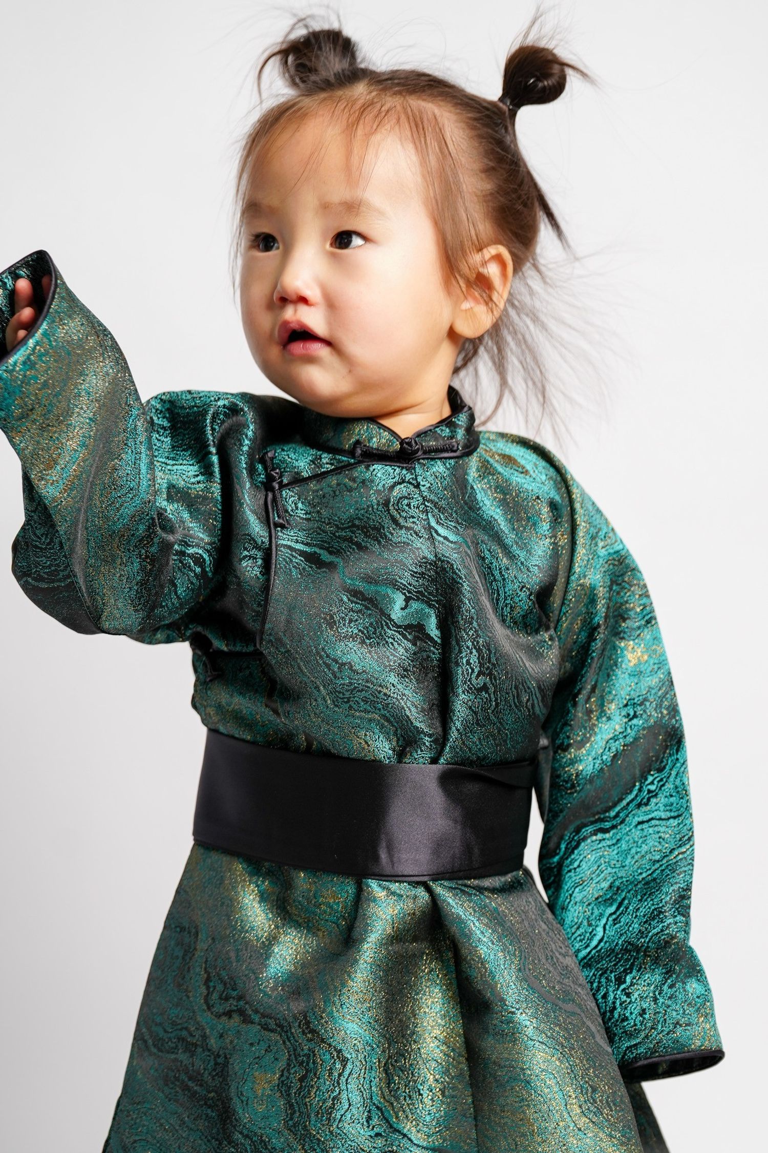 Хээтэй ногоон торгон дээл