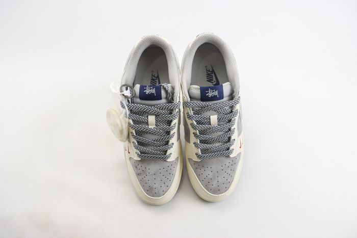  Nike SB Dunk Low x Stussy 33