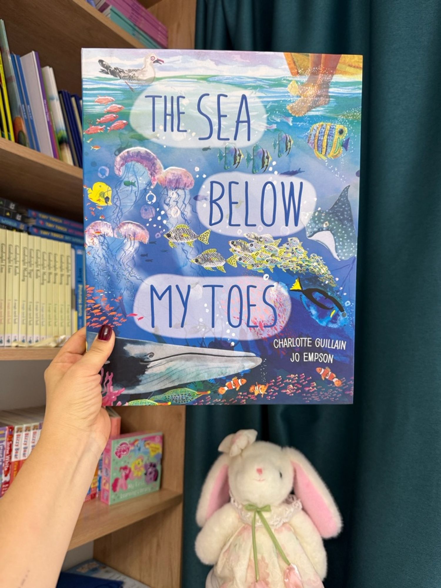 The sea below my toes