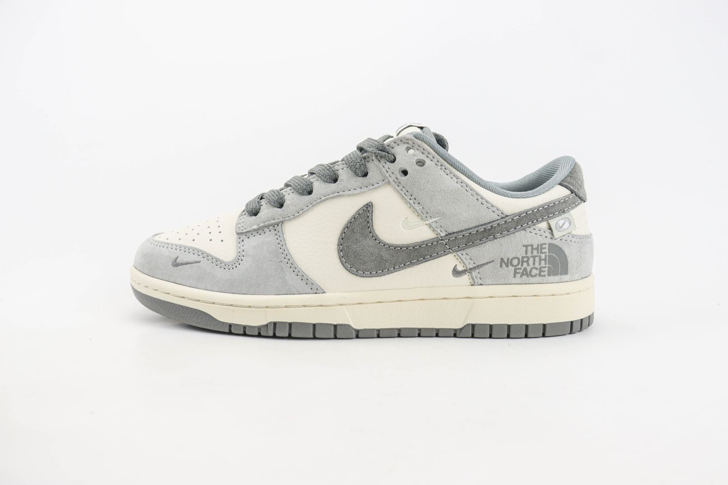 Nike SB Dunk Low x The North Face 26