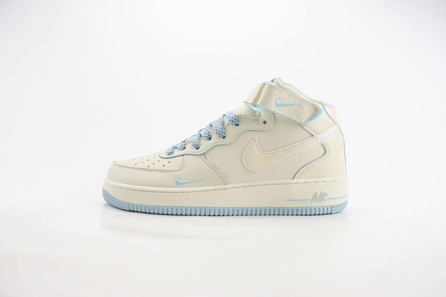 High Quality Nike Air Force 1 Mid Trainers in White