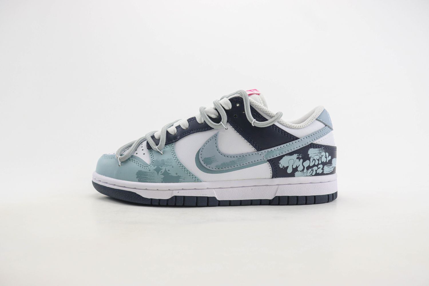 Nike SB Dunk Low 90