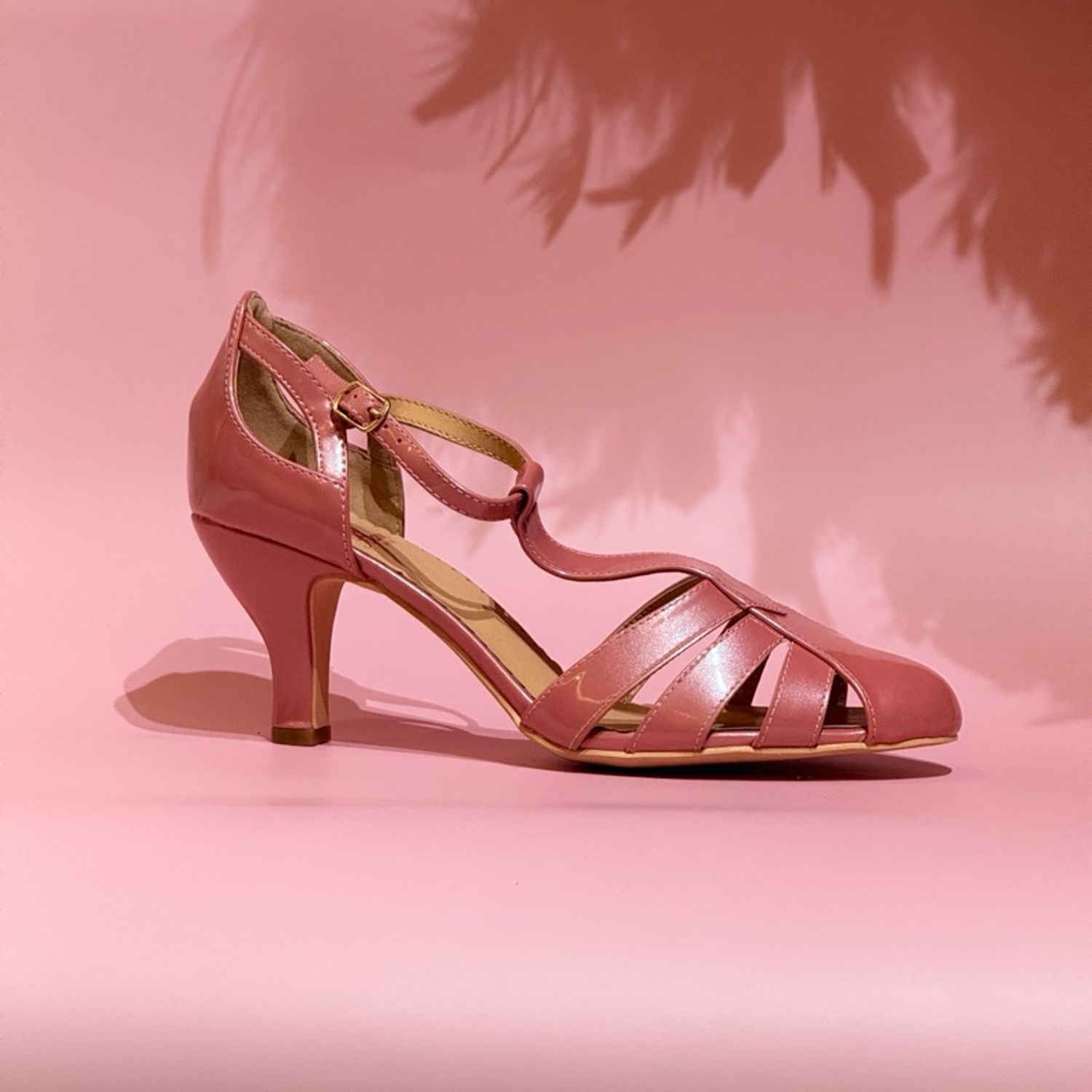 Бүжгийн гутал 