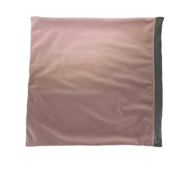 Ягаан хамбан дэр /Rose nude/