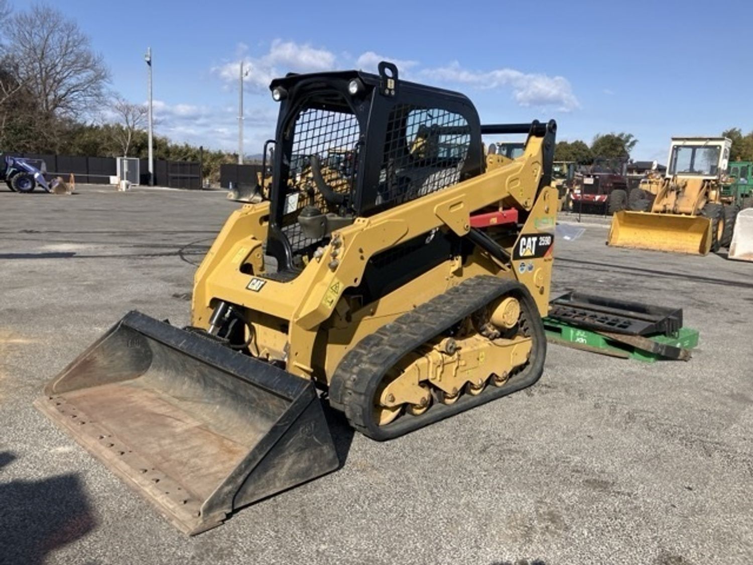 CAT skid steer