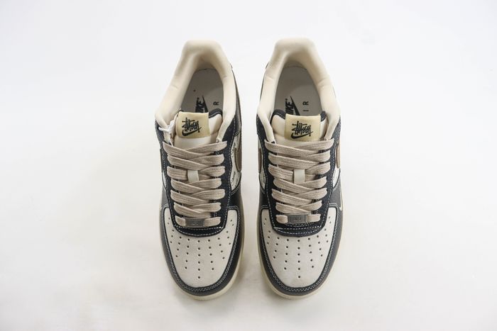 Nike Air Force 1 Low x Stussy 70
