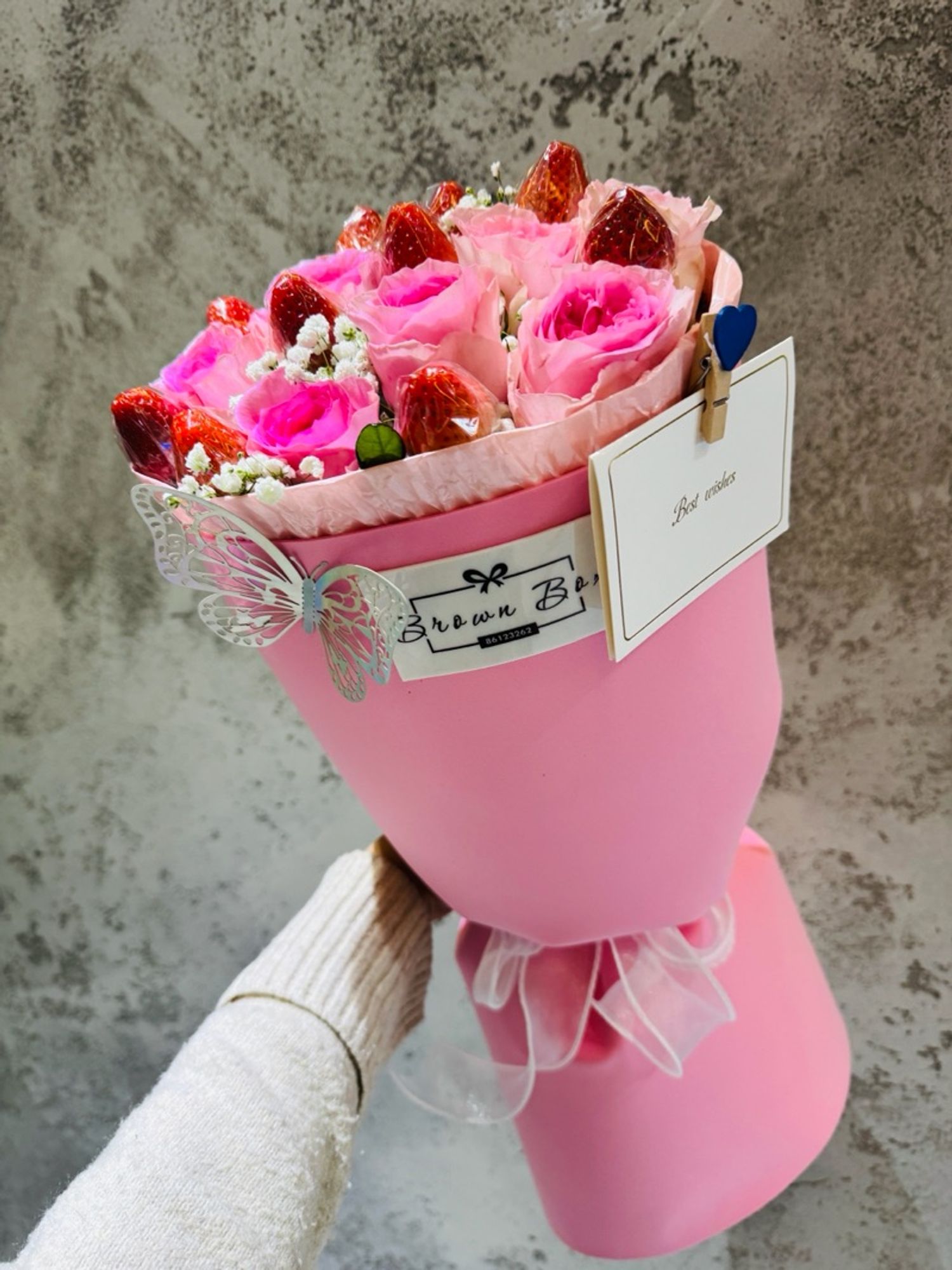 Pink roses & strawberries