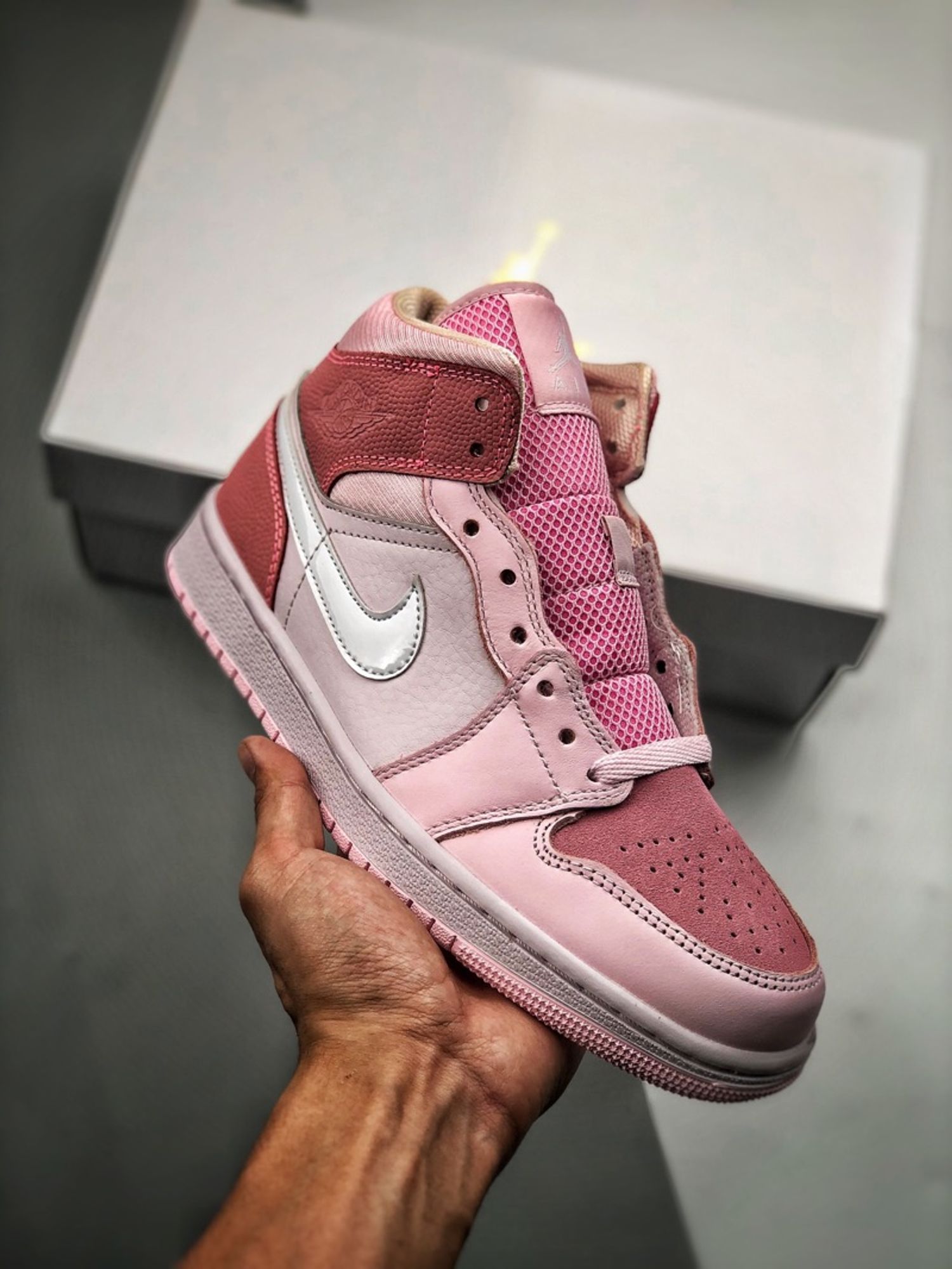 Air Jordan 1 Mid “Digital Pink”