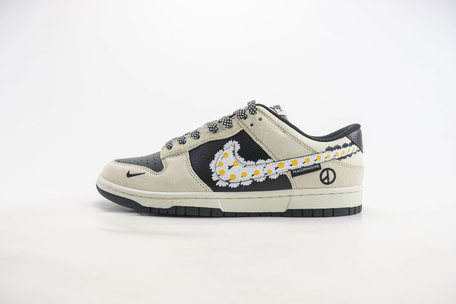 Nike SB Dunk Low x Peaceminusone