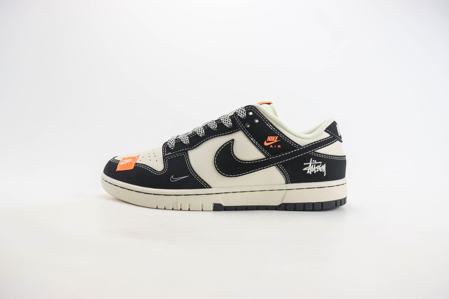 Nike SB Dunk Low x Stussy 79