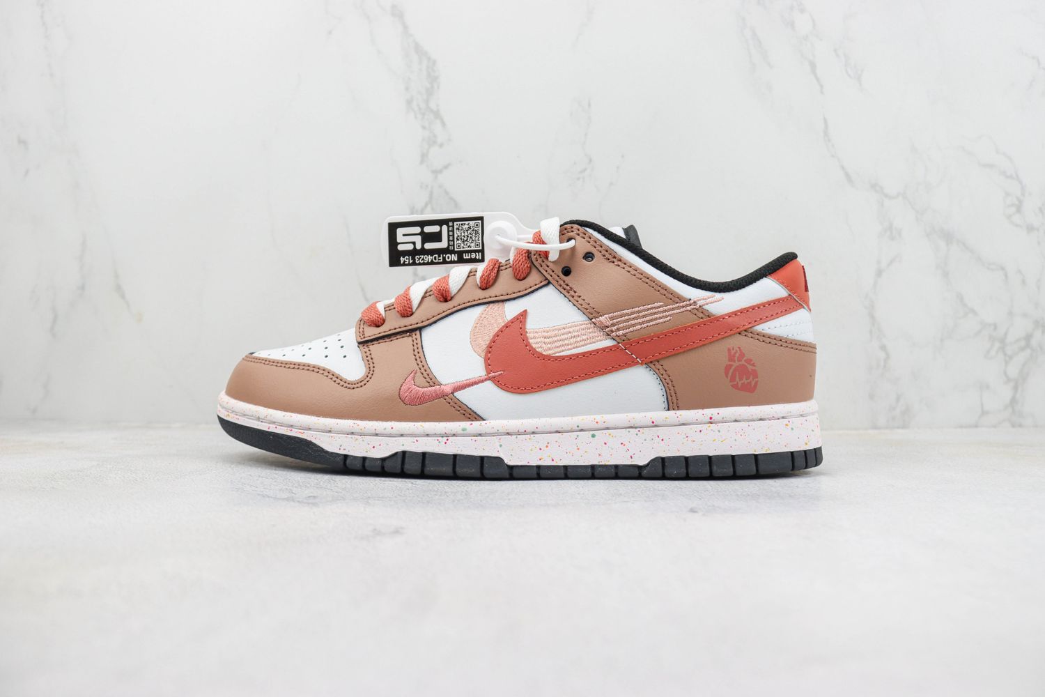  Nike SB Dunk Low 114