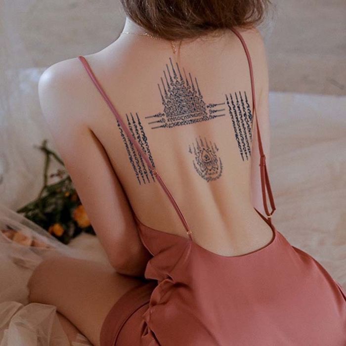 Санскрит эмэгтэй нурууны шивээс