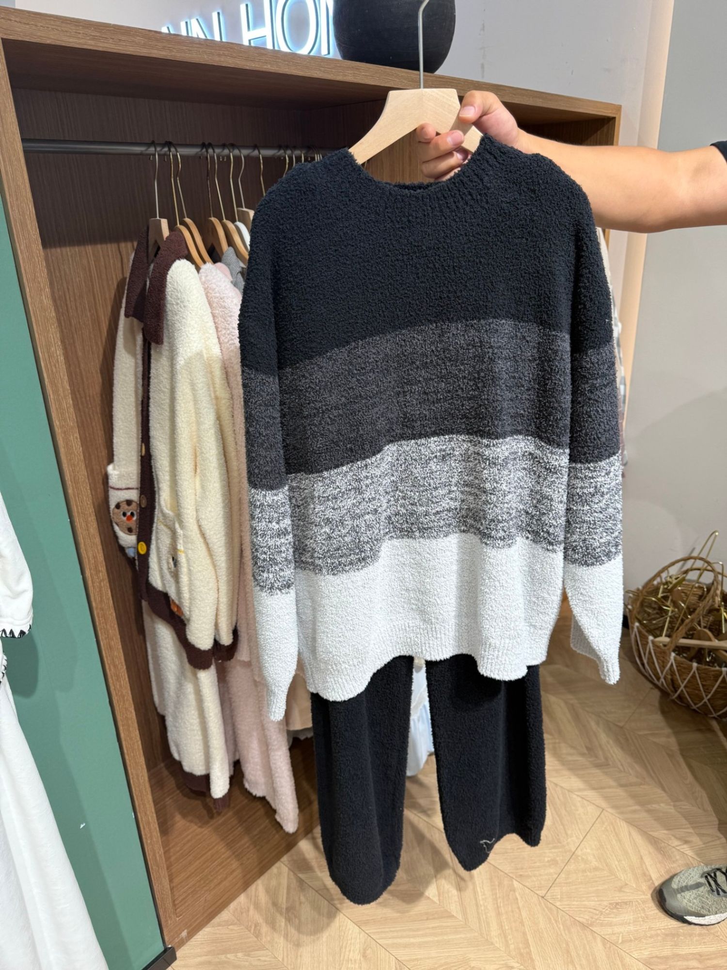 Эрэгтэй гэрийн зөөлөн, дулаан, сайн чанарын материалтай хос хувцас