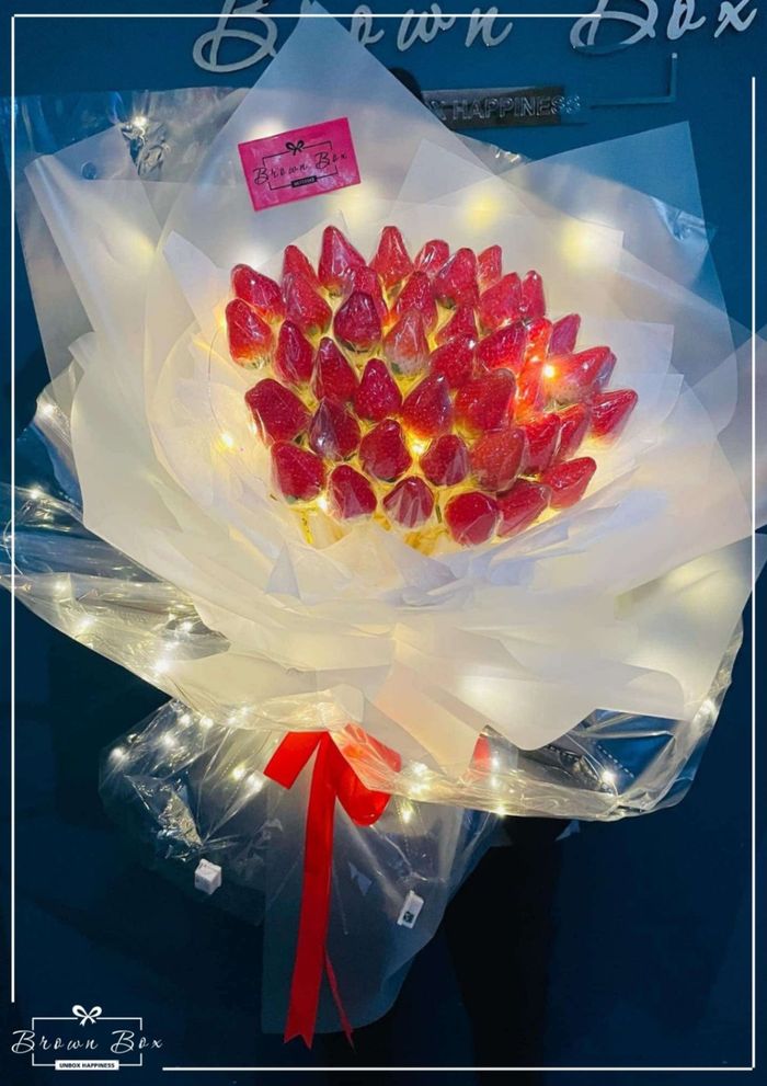 Гэрэлтэй гүзээлзгэнэтэй баглаа