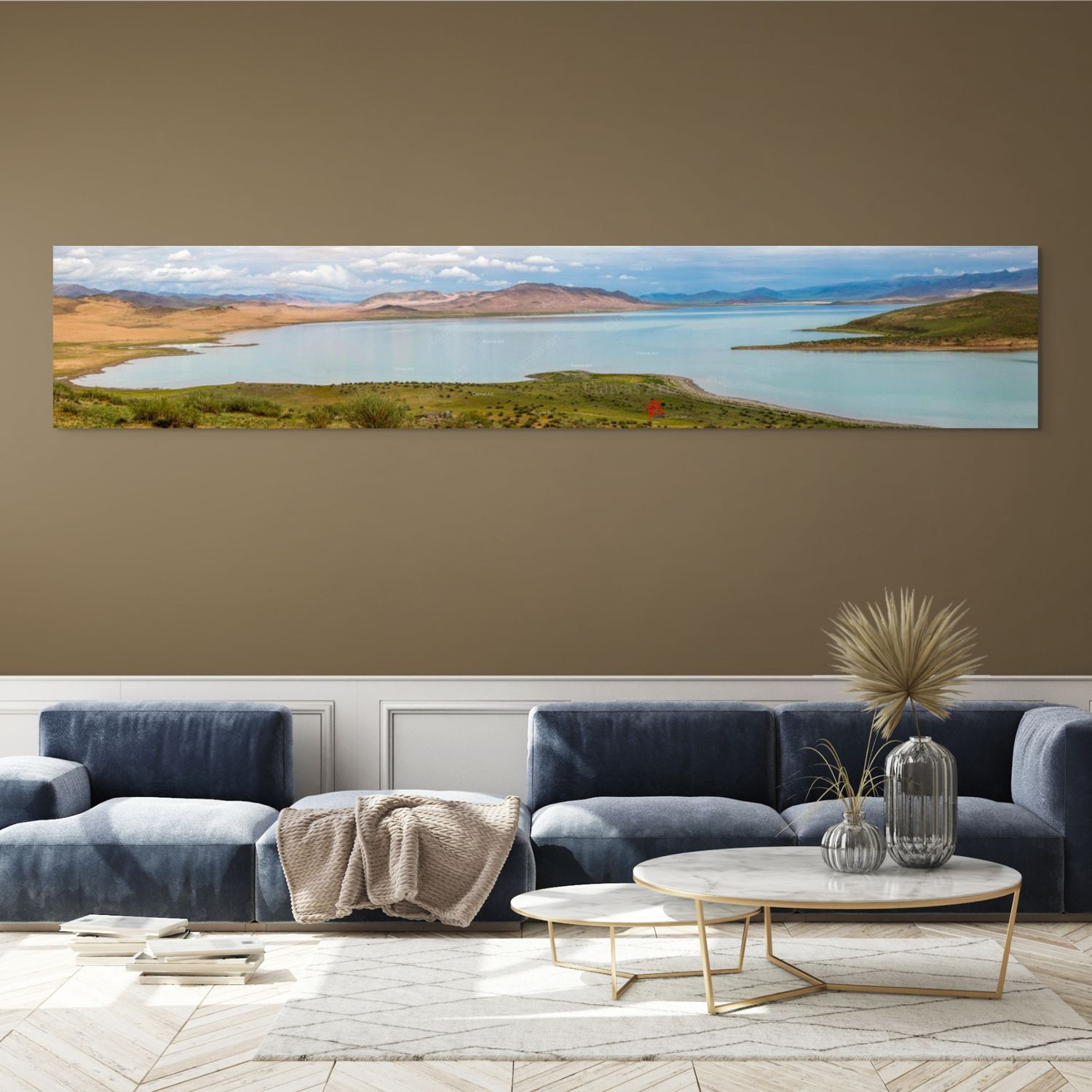 Улаагчны хар нуур 