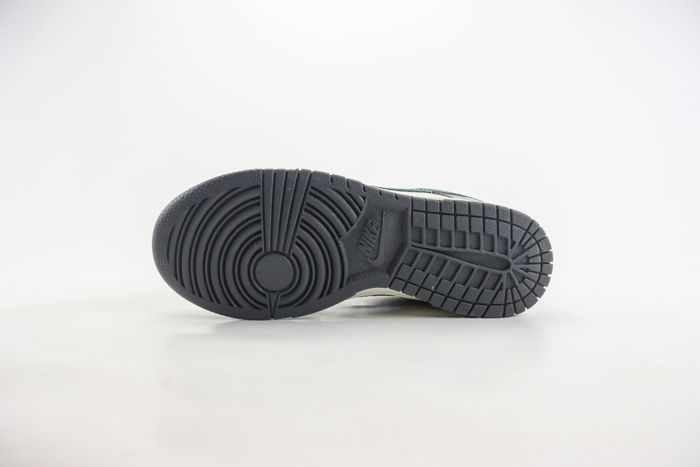 Nike SB Dunk Low 2025 