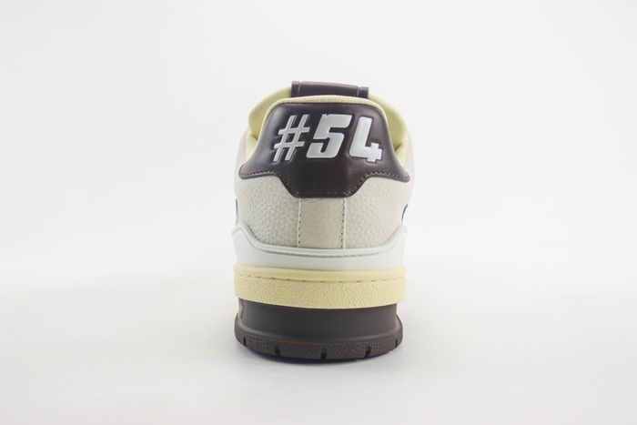 Louis Vuitton Trainer Colored In "Moka Brown"