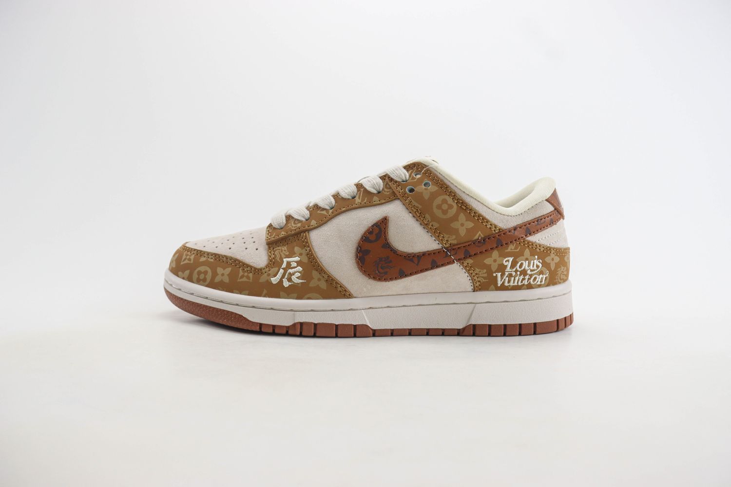 Nike SB Dunk Low x LV 22