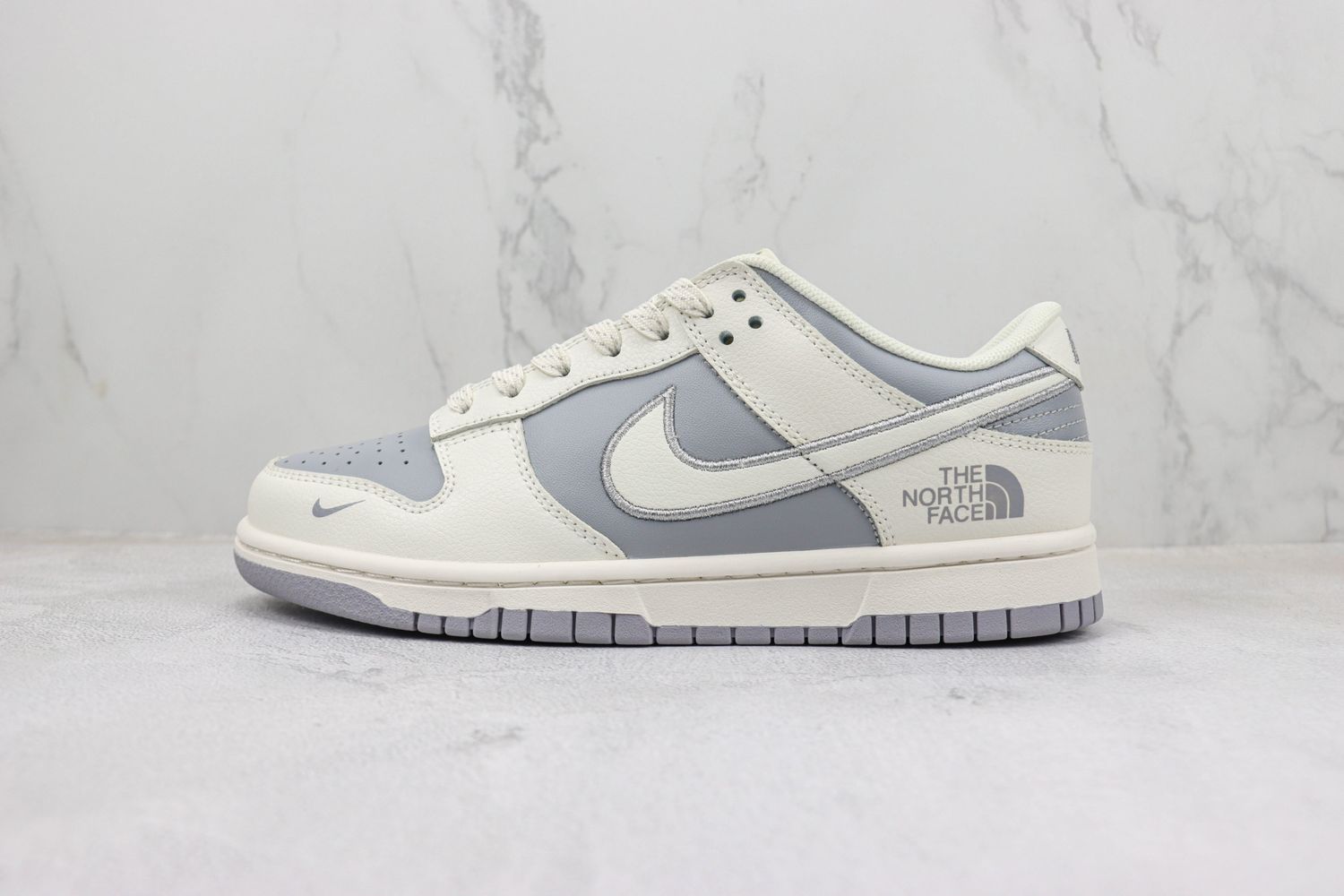  Nike SB Dunk Low x North face 74