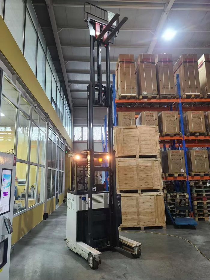 Nichiyu Reach truck