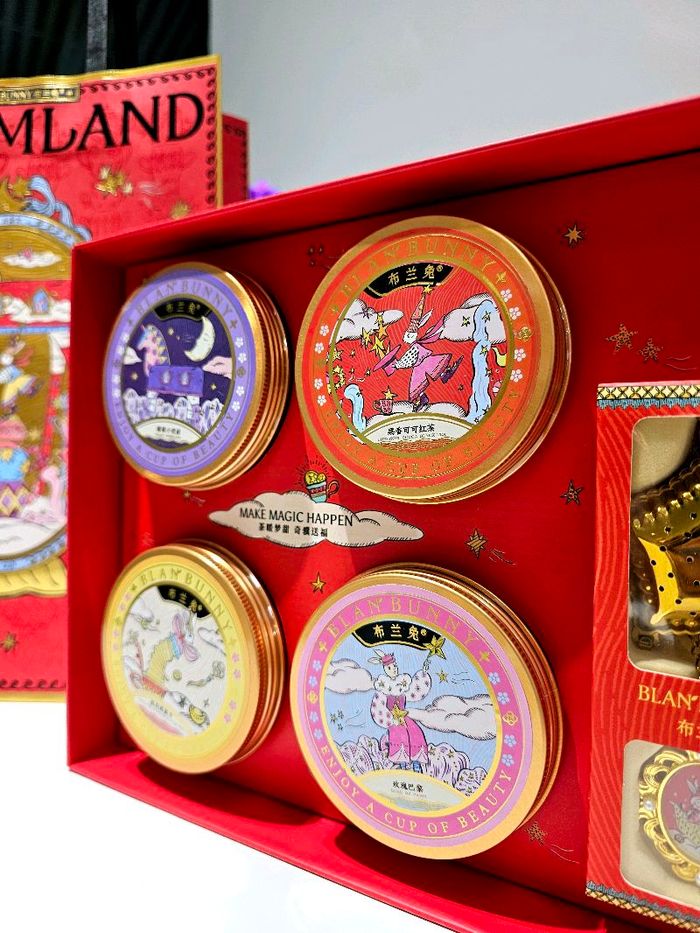 Holiday tea set