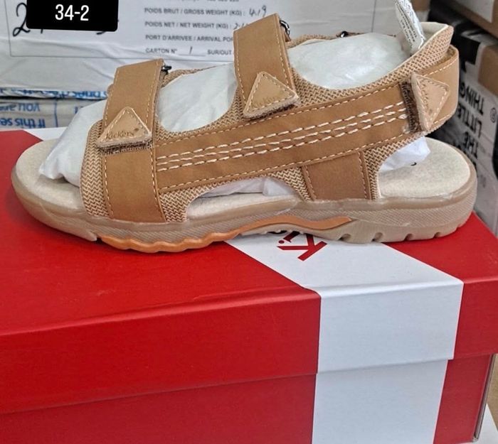 Kickers бор шаргал