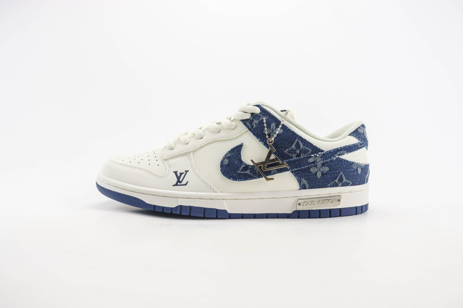 Nike SB Dunk Low x LV 18