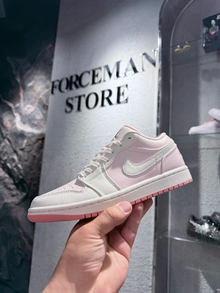 Air Jordan 1 Low Pink White