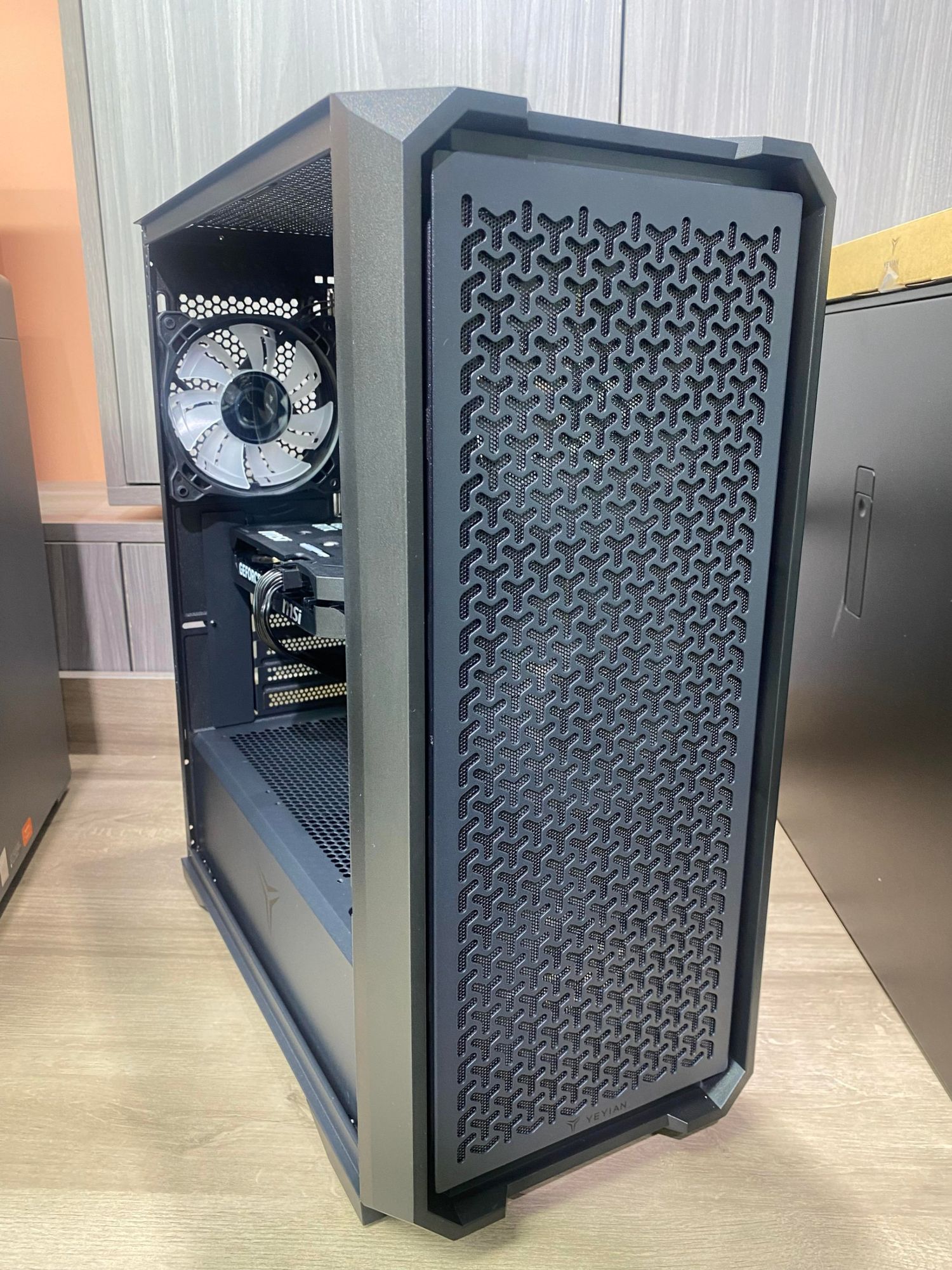 YEYIAN Gaming Desktop PC Vault Intel Core i7-14700F, NVIDIA GeForce RTX 5060, 32GB DDR5, 1TB PCIe SSD  Windows 11 Home НѲАТ-тай ҮНЭ 