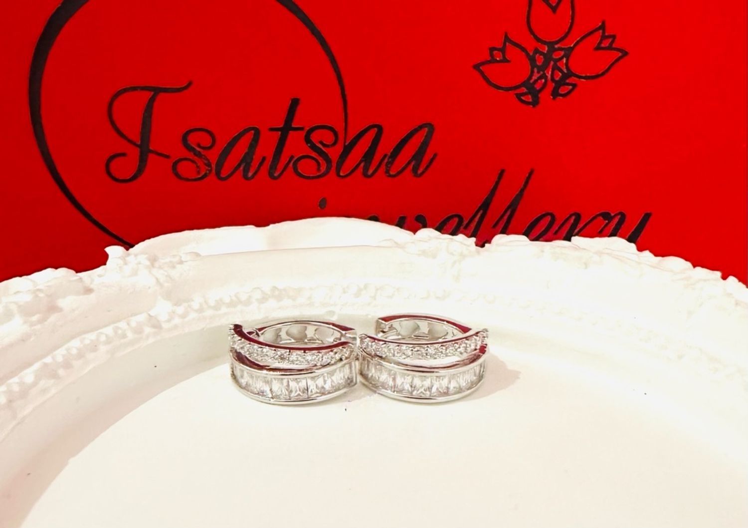 Жижиг шигтгээтэй цагираган ээмэг