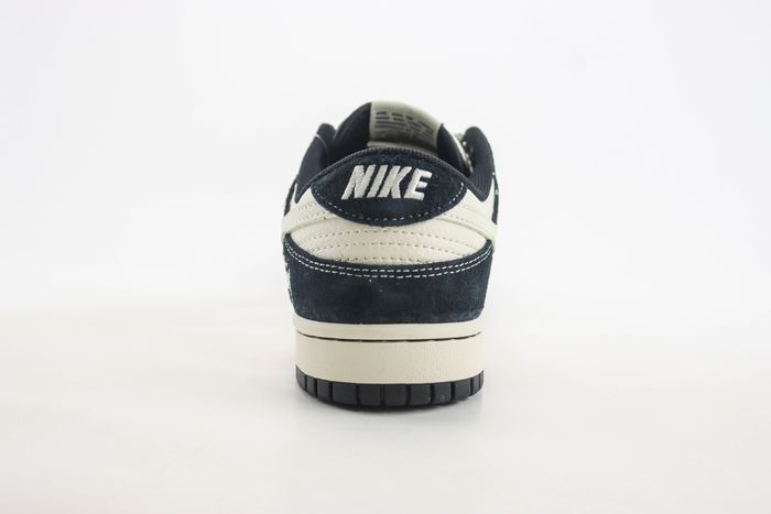 Nike SB Dunk Low x Stussy 60