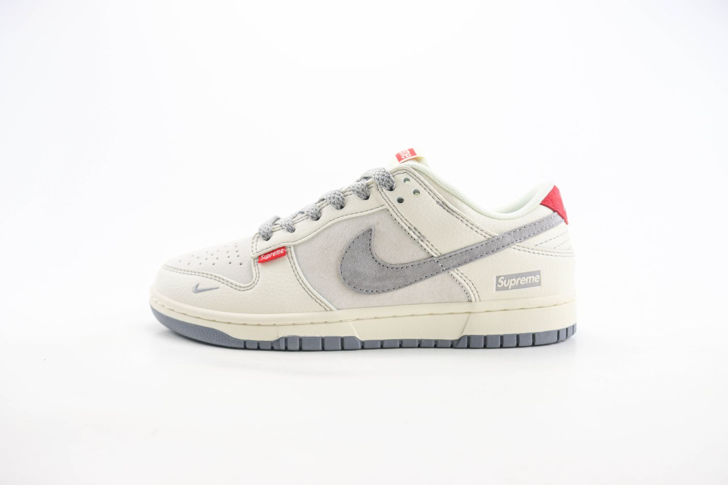 Nike SB Dunk Low x supreme 03