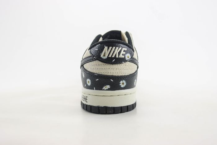 Nike SB Dunk Low x Peaceminusone 01