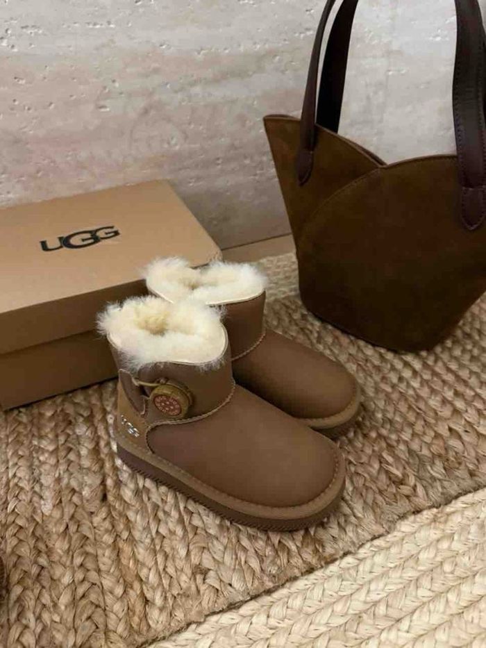 Хүүхдийн нэхий гутал захиалгаар 