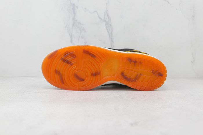 NIKE Dunk SB Low “God of Wealth”