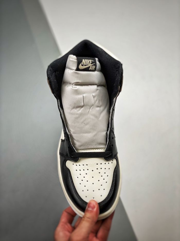 Air Jordan 1 Retro High OG "Dark Mocha"