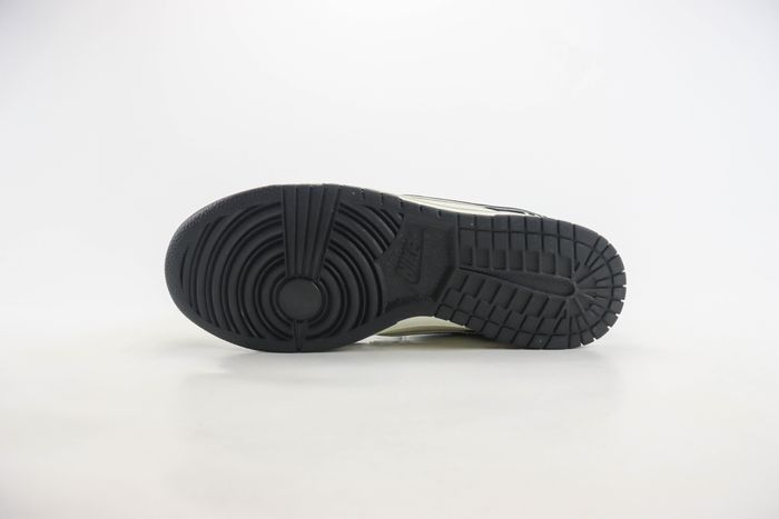 Nike SB Dunk Low x DIOR 05