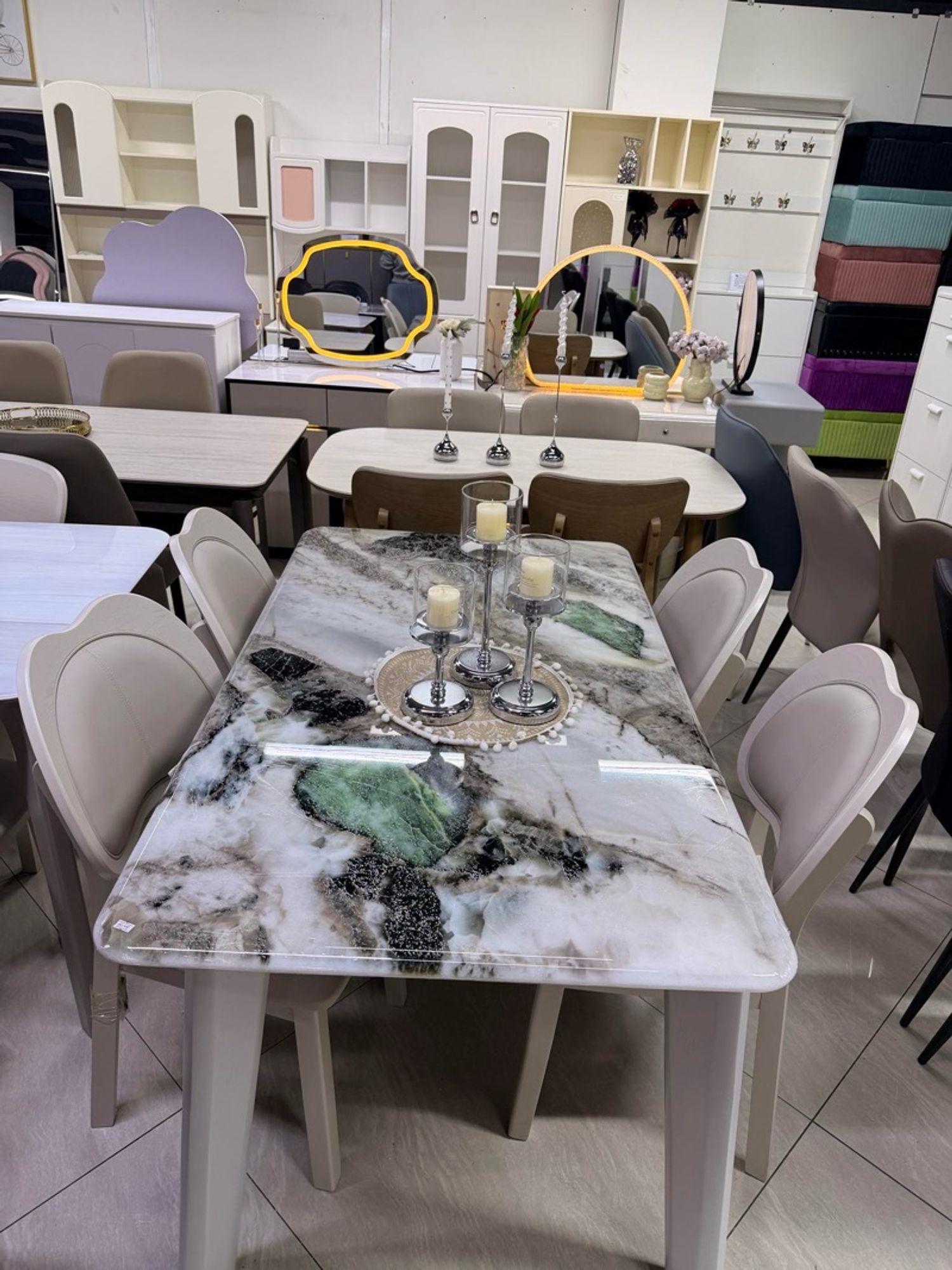 Ширээ сандал 