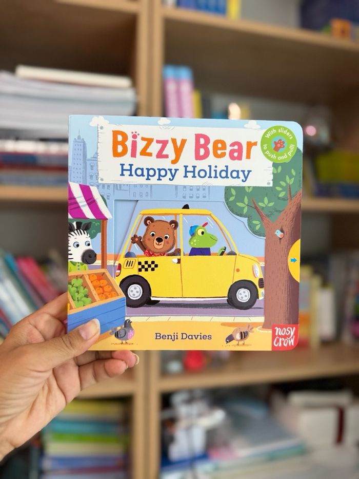 Happy holiday-Bizzy bear